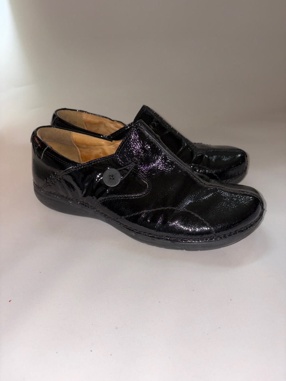 Clarks Women's Unstructured Un.Loop Slip-On Mules with Button Accent